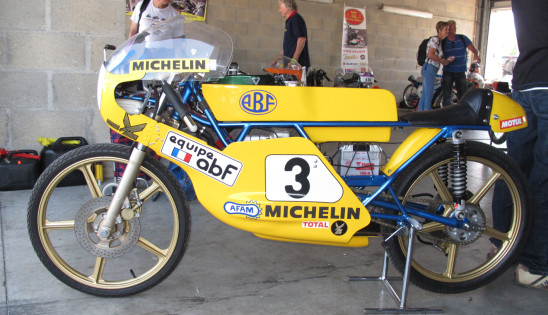 En 1979, l’ABF 50 & la MOTOBECANE 125, motos françaises de GRAND PRIX, montaient sur le podium.